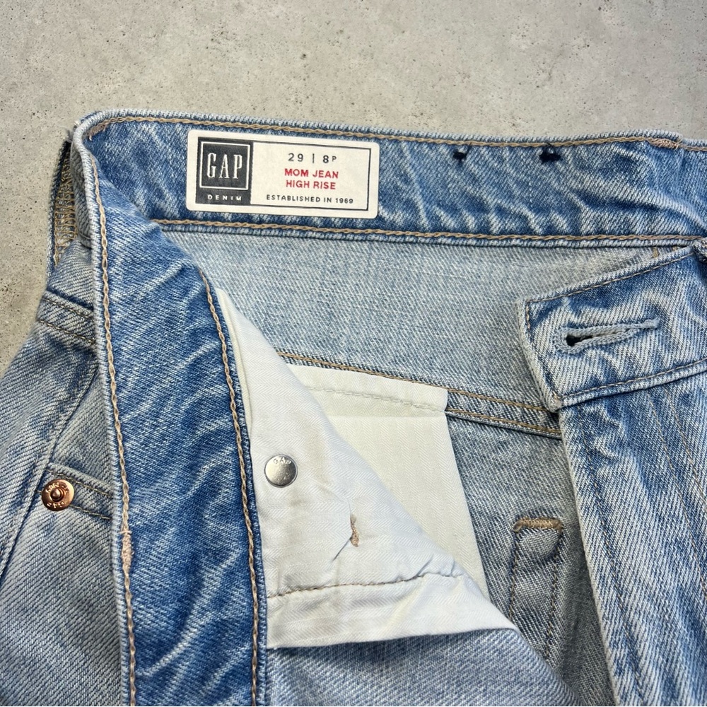 Women’s Gap High-Rise Mom Jeans